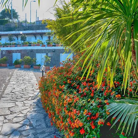 Parco Cartaromana Hotel