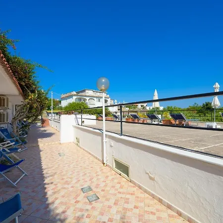 Parco Cartaromana Hotel