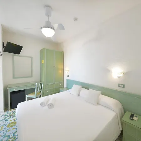 Parco Cartaromana فندق ايسكيا