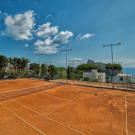 Parco Cartaromana ايسكيا