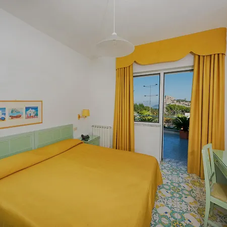 فندق Parco Cartaromana 3*